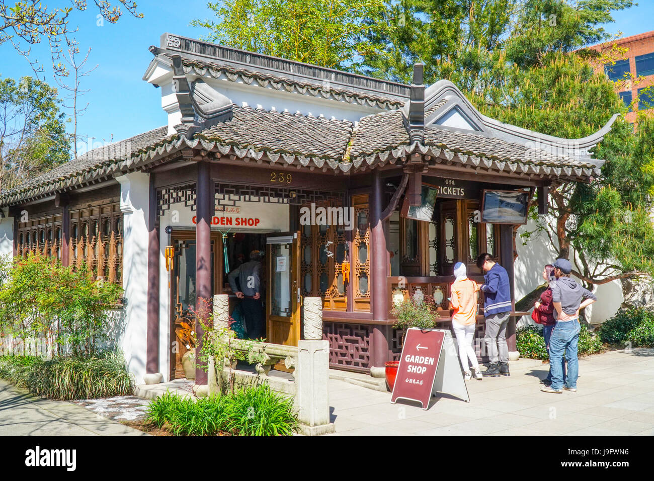 Venta de caseta en el jardín chino en Portland - Portland, Oregon - El 16 de abril, 2017 Foto de stock