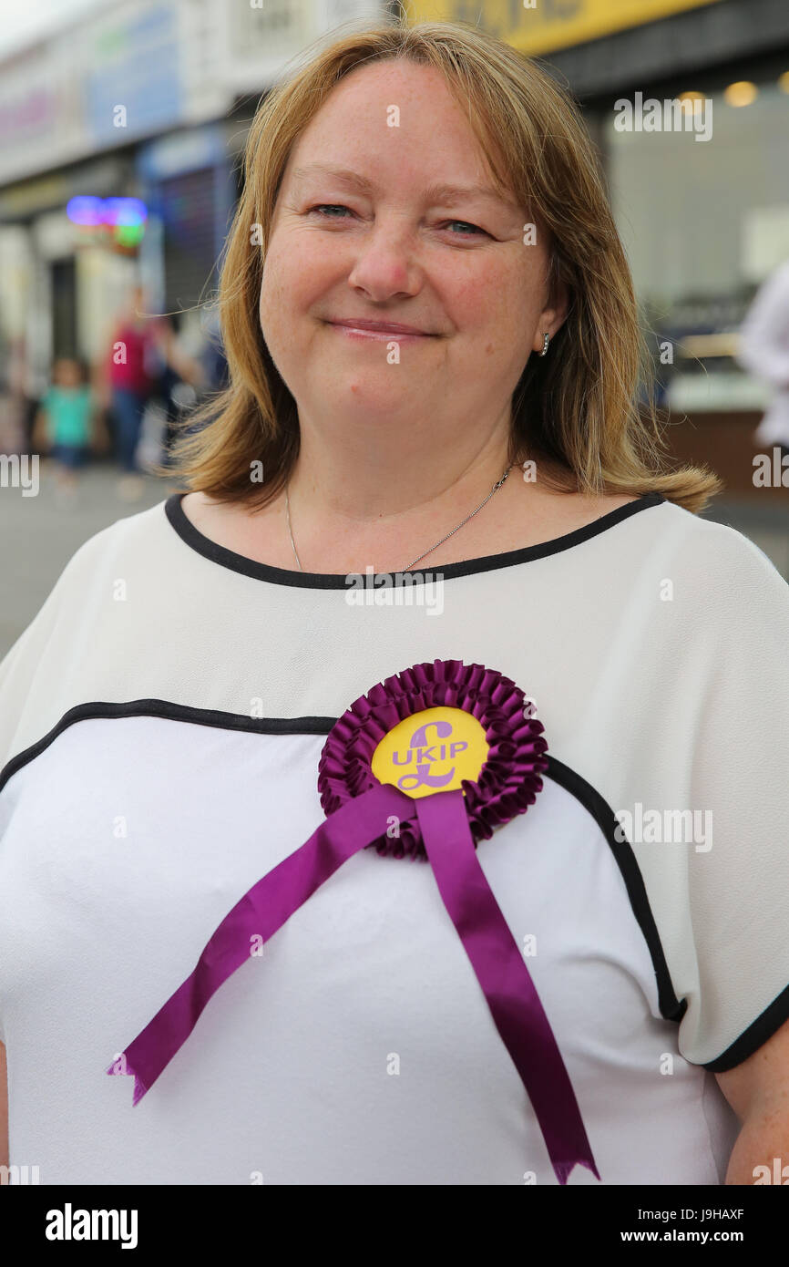 Londres, Reino Unido. El 2 de junio de 2017. Deborah Cairns UKIP candidato para Enfield Norte Crédito: Dinendra Haria/Alamy Live News Foto de stock