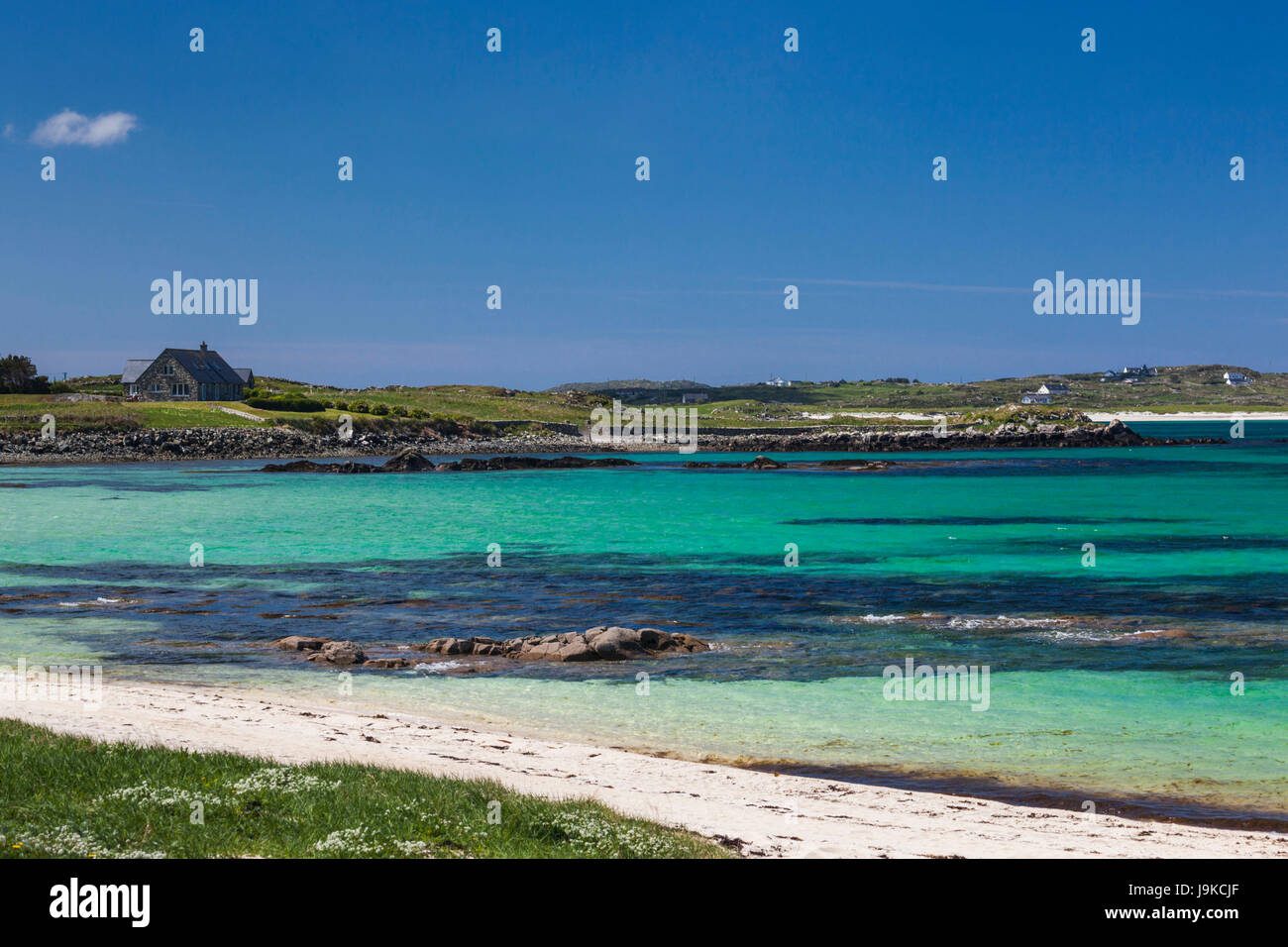Irlanda, en el Condado de Galway, Ballinaboy, vista a la playa Foto de stock