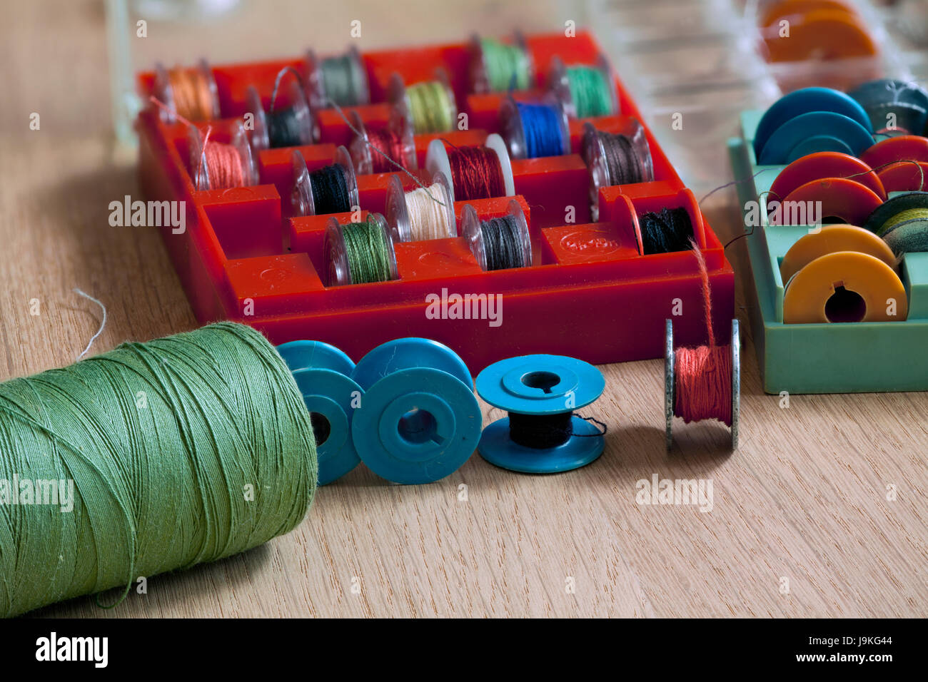Rosca y carretel para máquina de coser macro shot Fotografía de stock -  Alamy