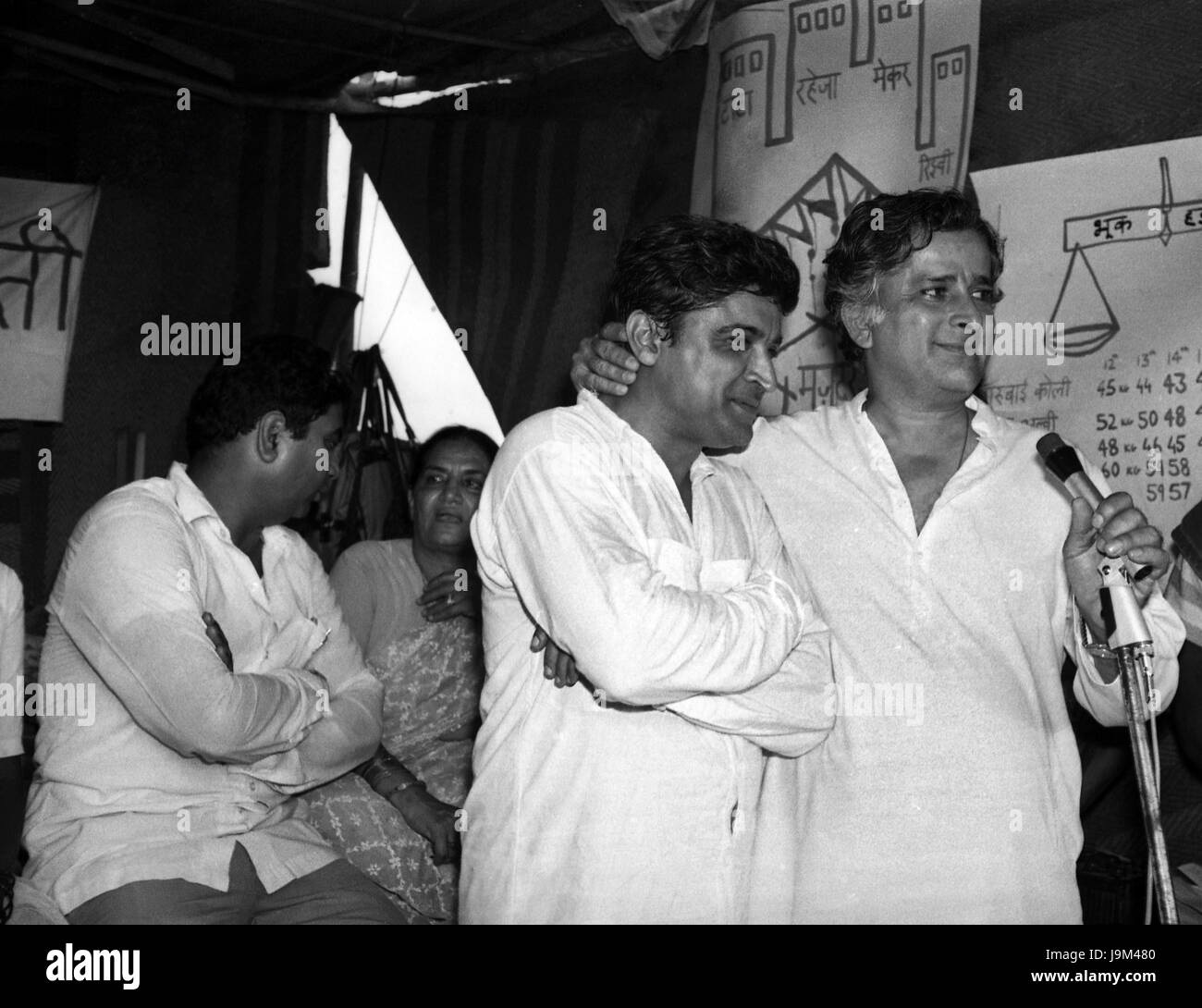 Shaukat Azmi, Javed Akhtar y Shashi Kapoor en el rallye, India - 255163 VCA Foto de stock