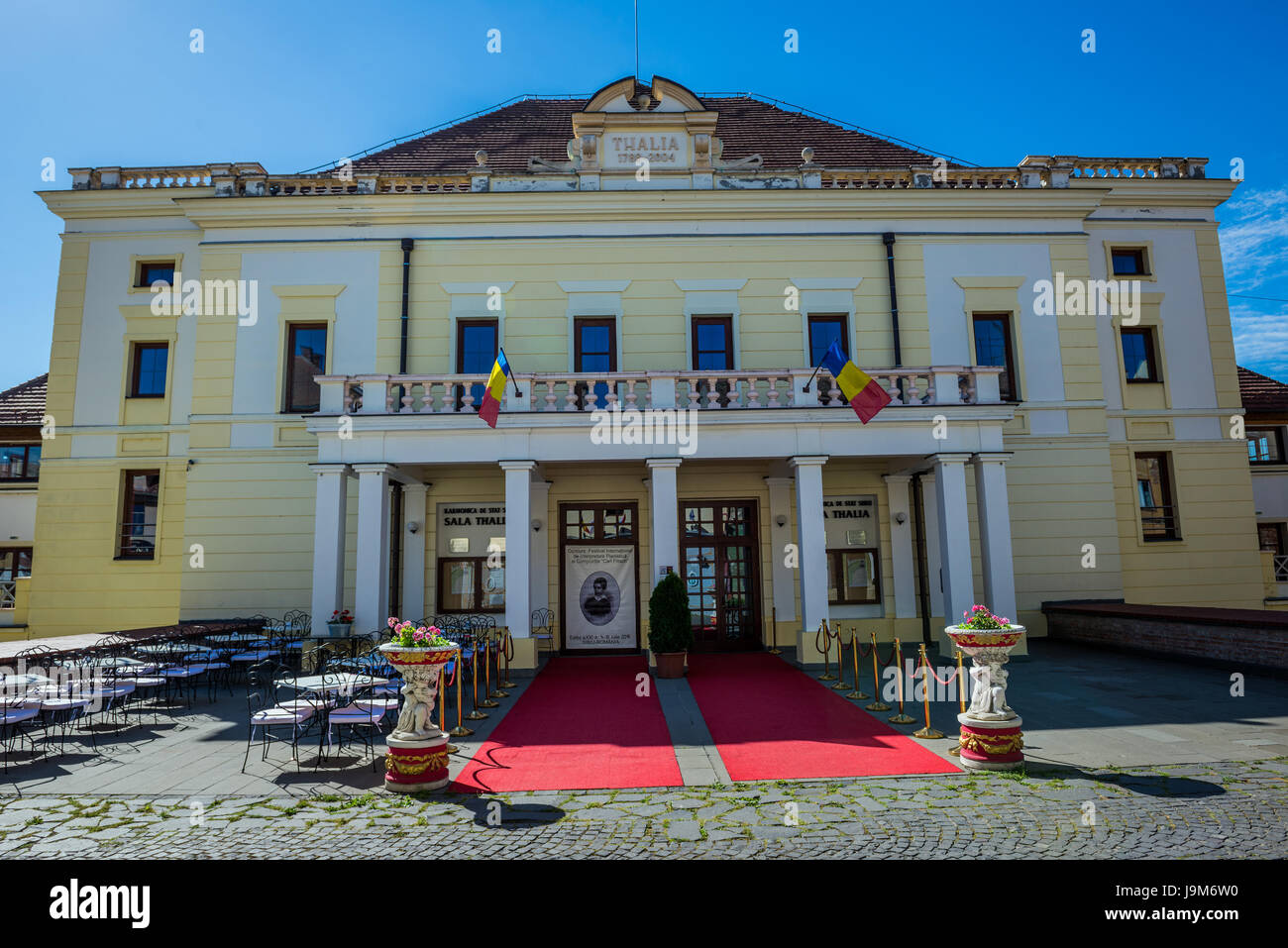 Estado Filarmónico Sibiu Thalia Concert Hall (Filarmónica de stat - Sala Thalia) en una Strada Cetatii (castillo o fortaleza Street) en Sibiu, Rumania Foto de stock