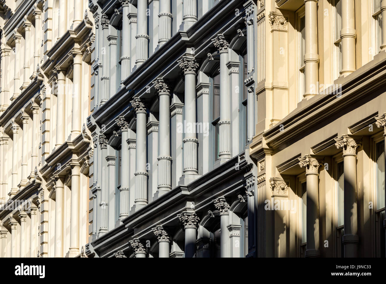 Las fachadas de hierro fundido y ornamentación. Los edificios del siglo XIX en el barrio del Soho de Manhattan. La Ciudad de Nueva York Foto de stock