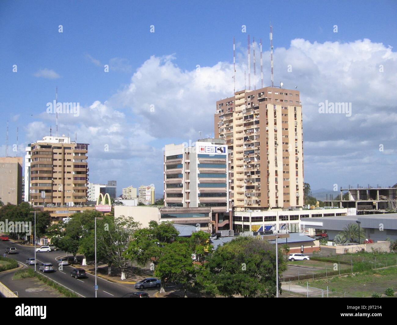 Edificios en la calle Caura de Puerto Ordaz, Venezuela Fotografía de stock  - Alamy