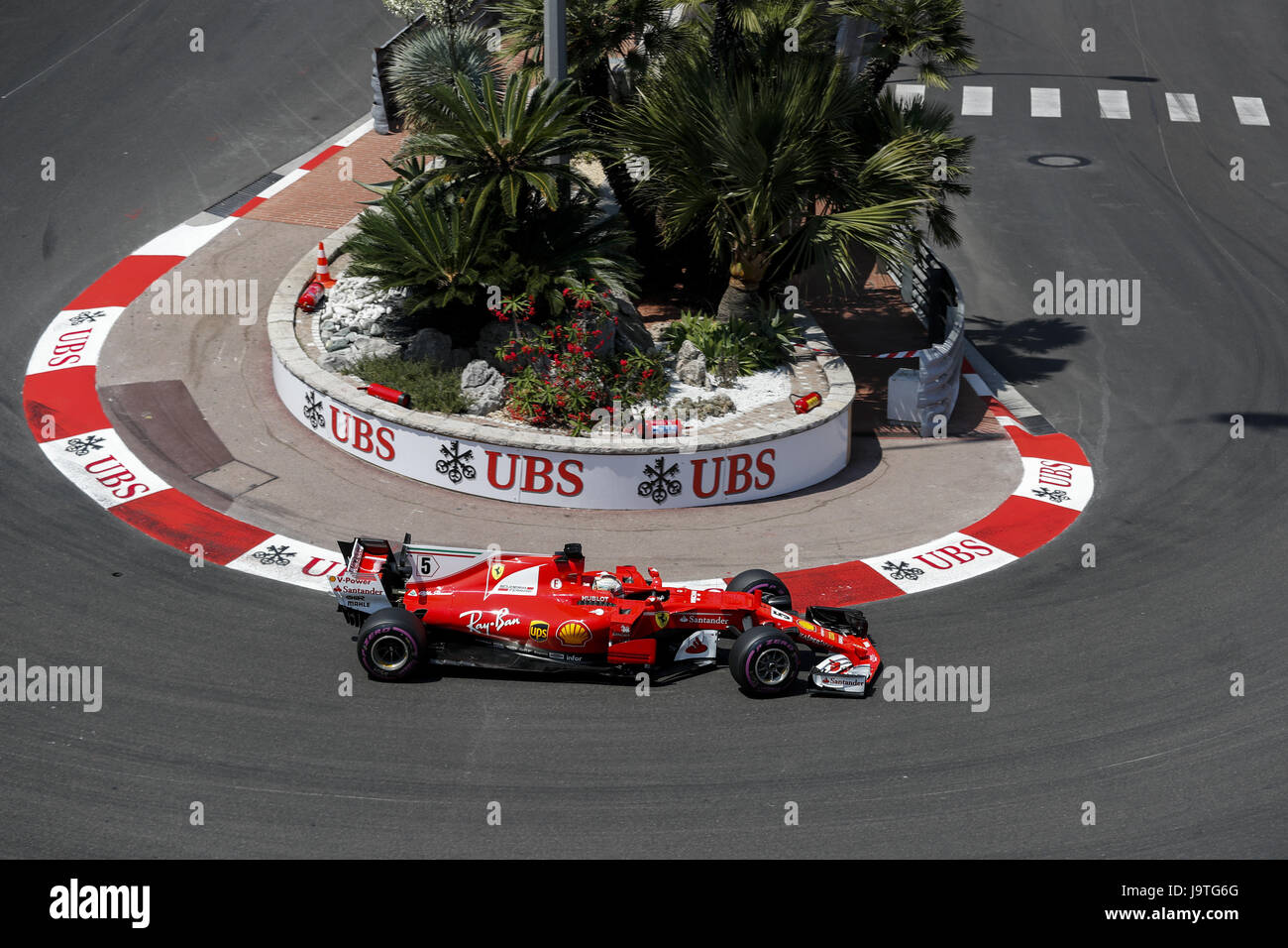 El 28 de mayo de 2017, Mónaco; el Grand Prix de F1 de Mónaco el día de la  carrera; 05 Sebastian Vettel (GER) Ferrari SF70-H team Scuderia Ferrari  alrededor del casino la
