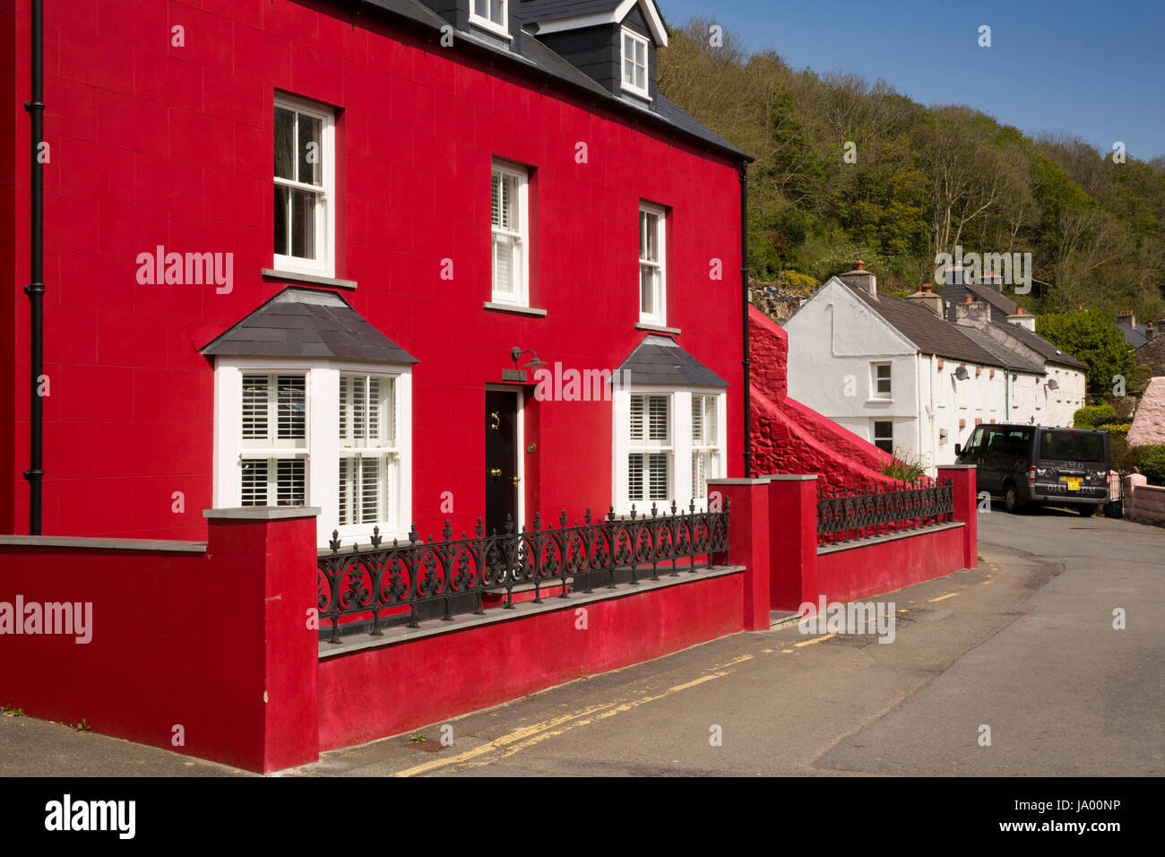 Casa pintada de rojo fotografías e imágenes de alta resolución - Alamy