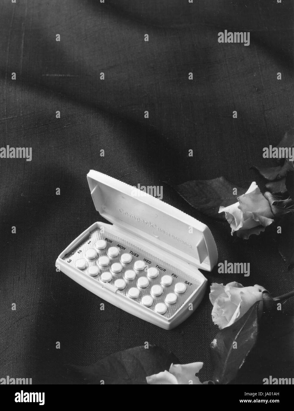 Foto de un paquete de píldoras anticonceptivas, 1971. Foto de stock
