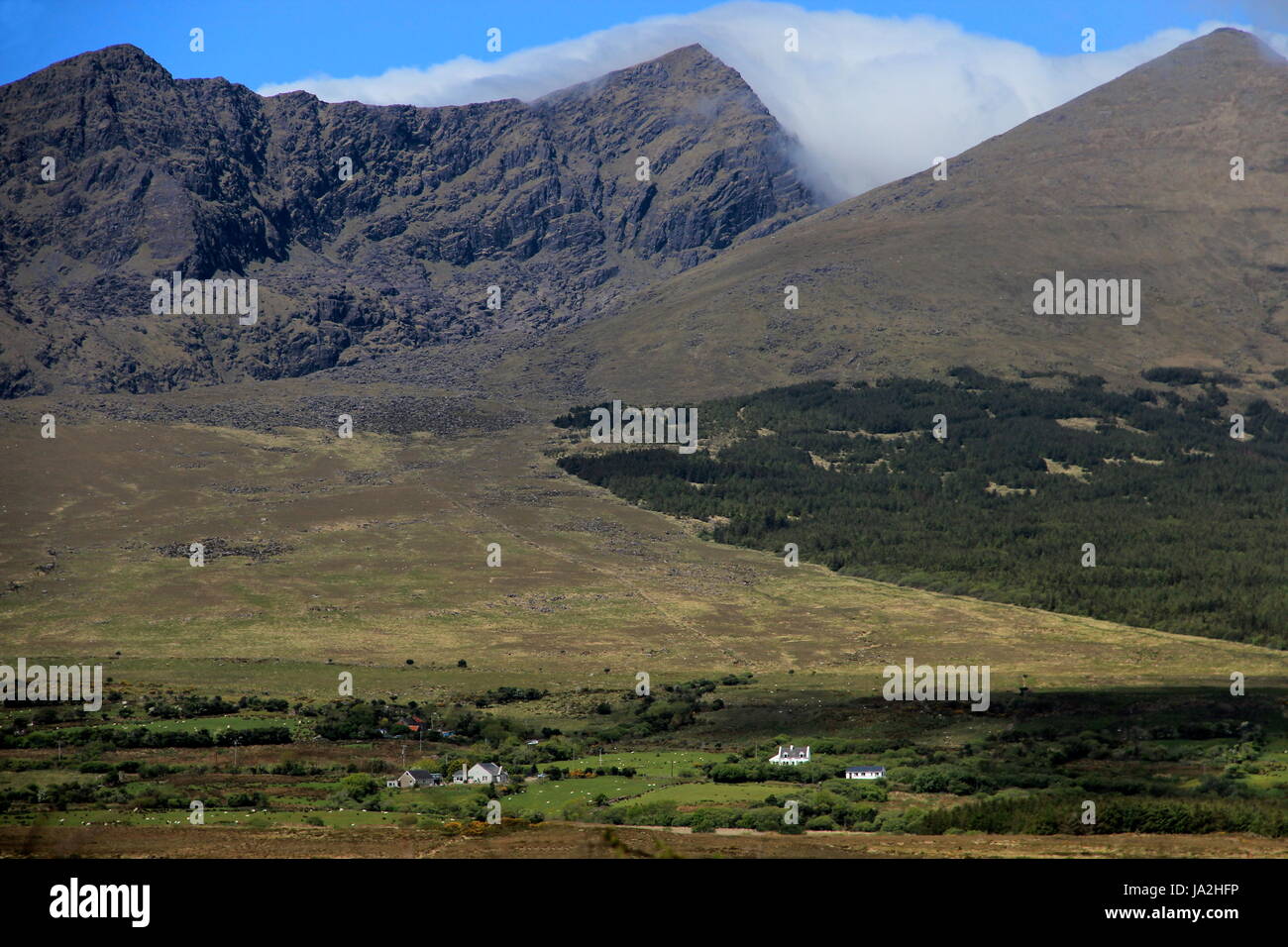 Cloud, contraste brusco, Irlanda, Península, montaña, casa, edificio, Foto de stock