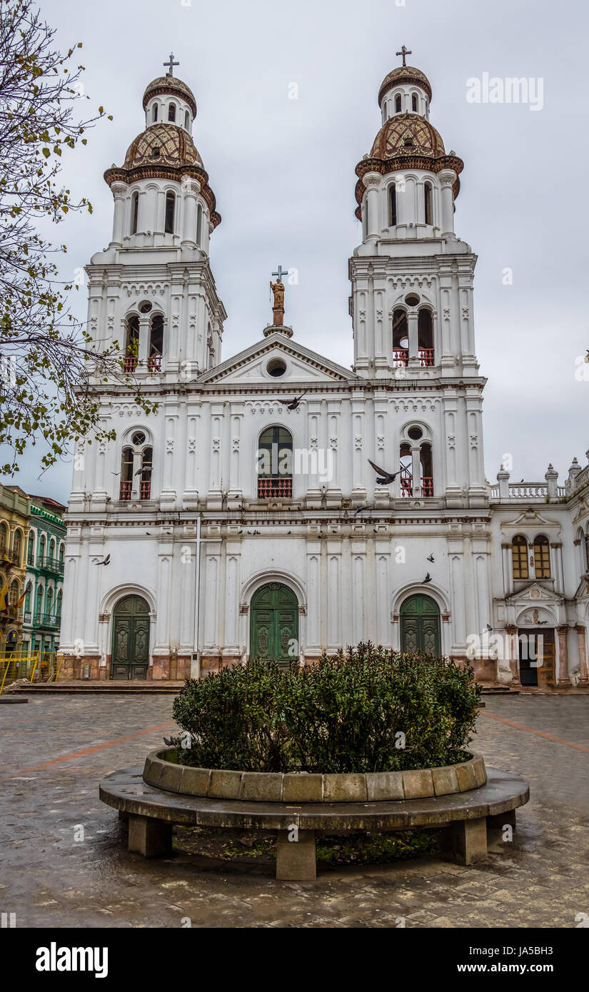 Iglesia de Santo Domingo - Cuenca, Ecuador Foto de stock