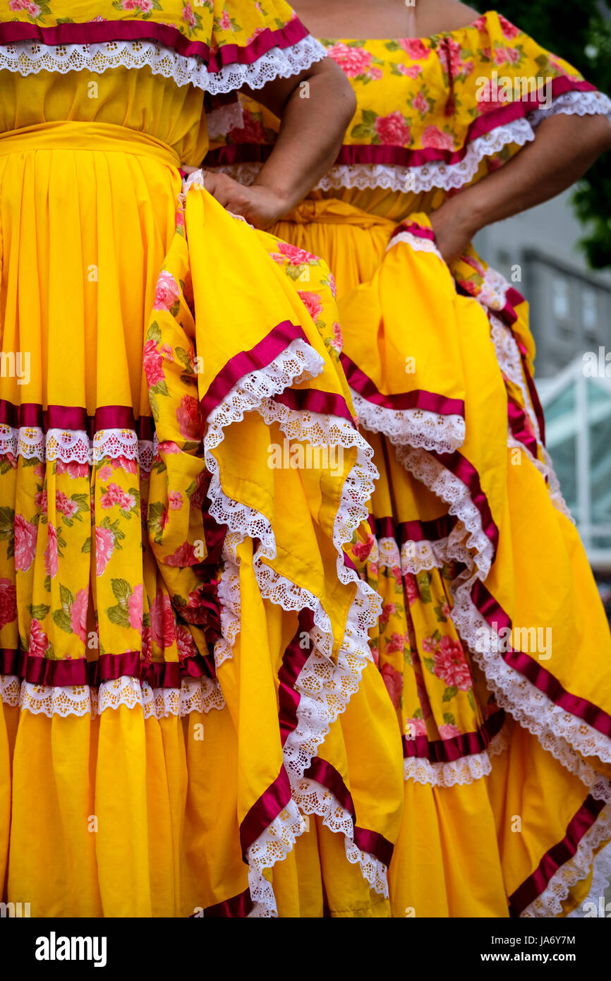 Vestidos mexicanos fotografías e imágenes de alta resolución - Alamy
