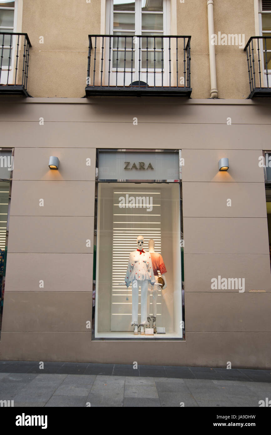 La tienda de Zara en la calle Preciados Fotografía de stock - Alamy