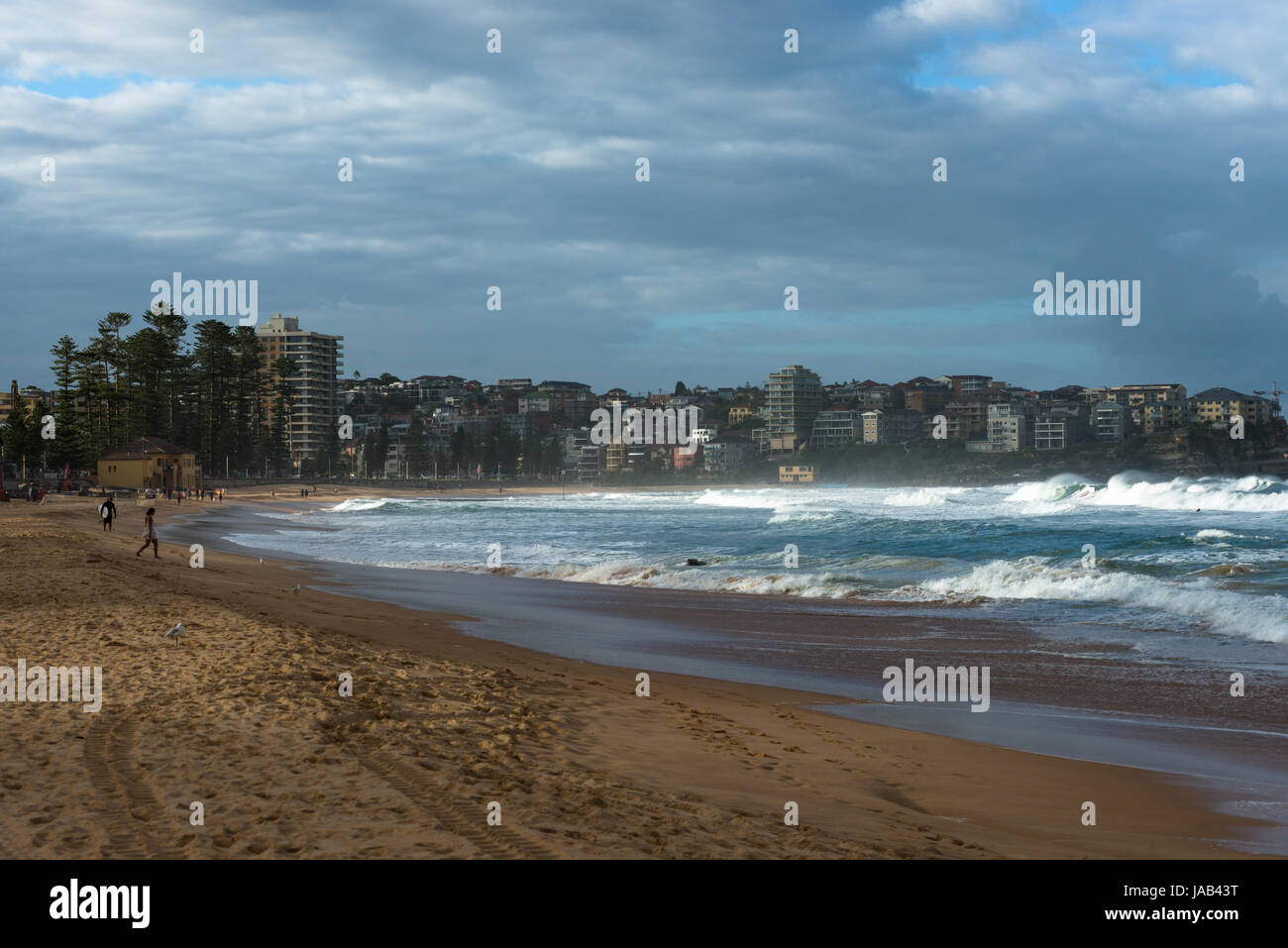 Manly Beach en un día tempestuoso. Playas del norte de Sydney, Australia. Foto de stock