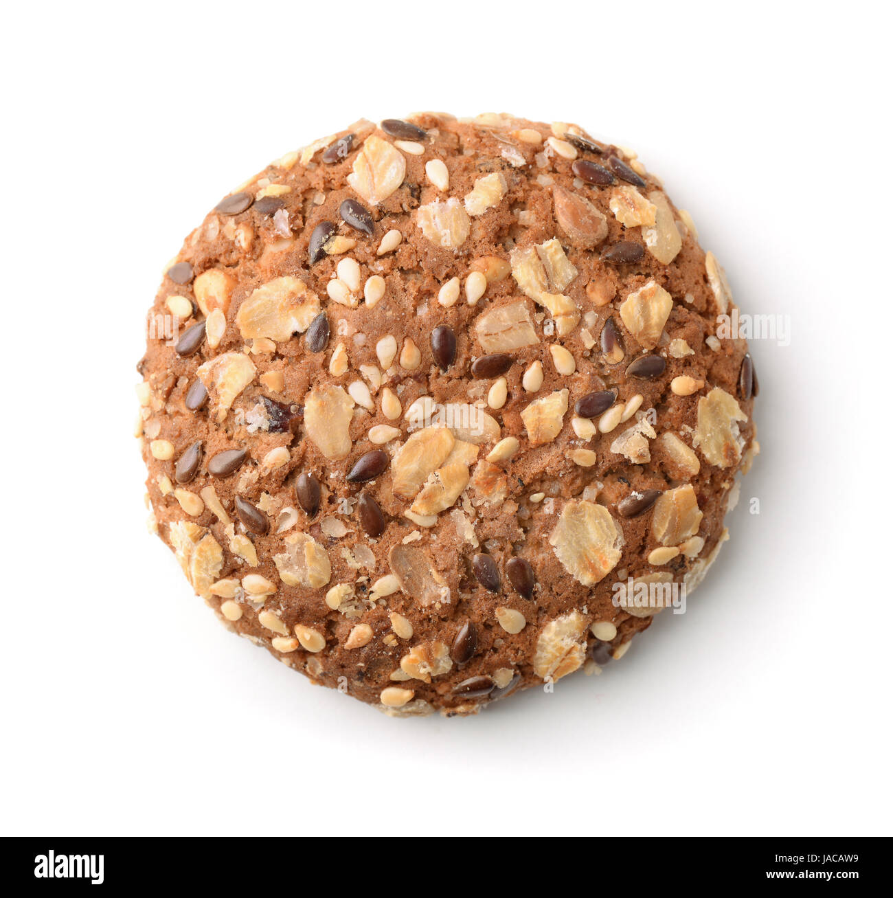 Vista superior del cookie multigrain aislado en blanco Foto de stock