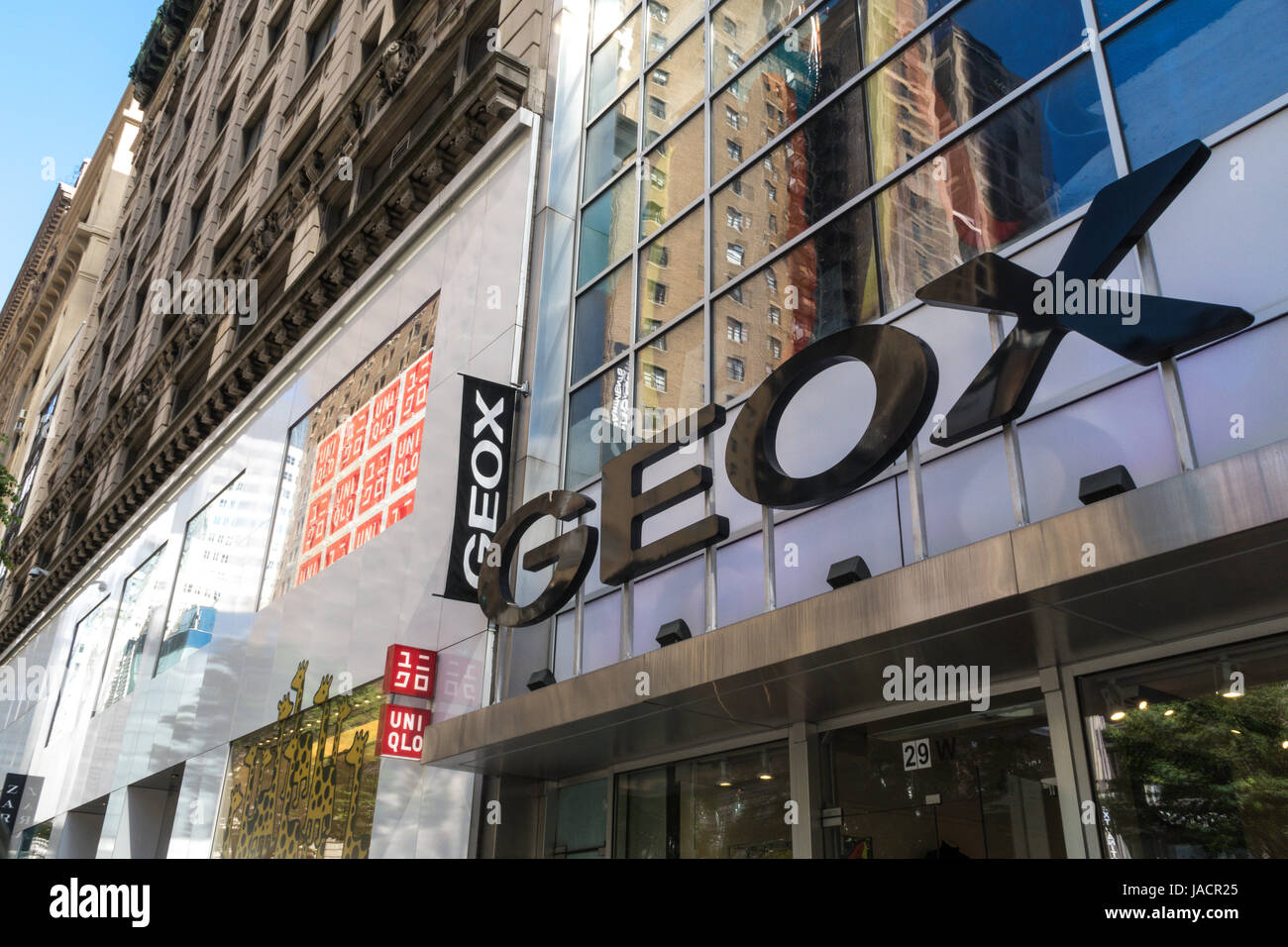 Geox tienda en West 34th Street, Nueva York, EE.UU Fotografía de stock -  Alamy