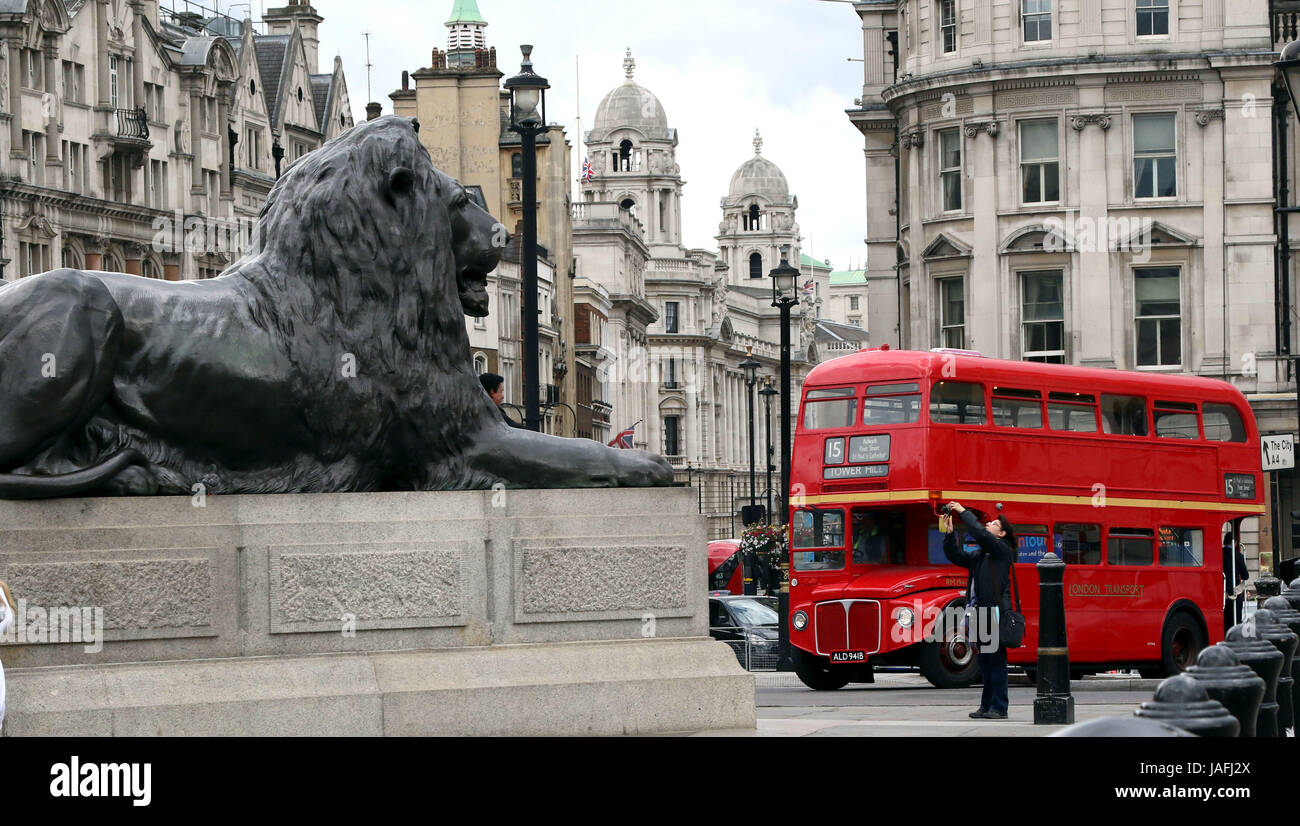 Famous bronze lions fotografías e imágenes de alta resolución - Alamy