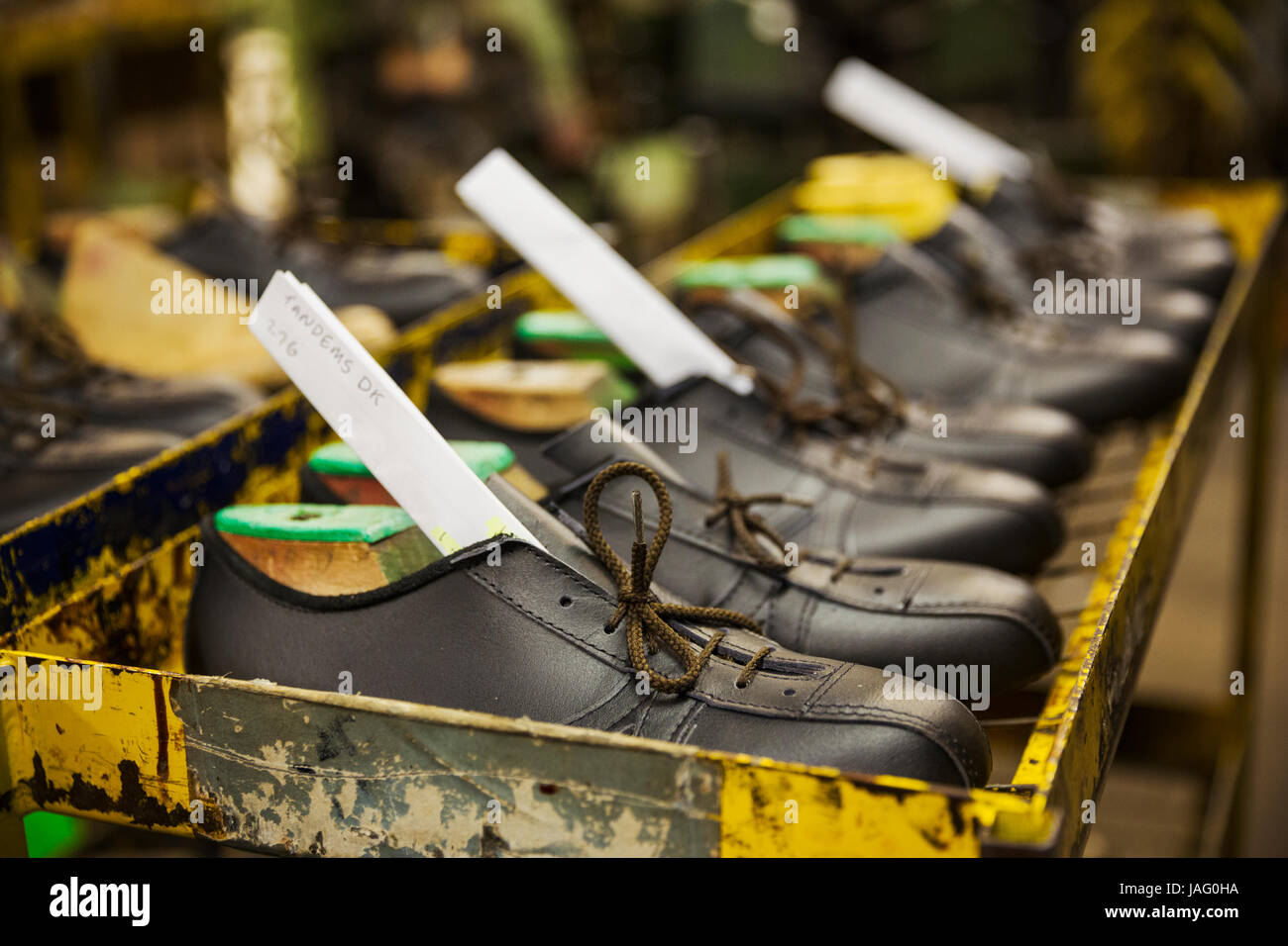 Reparación de calzado de zapatero fotografías e imágenes de alta resolución  - Página 13 - Alamy