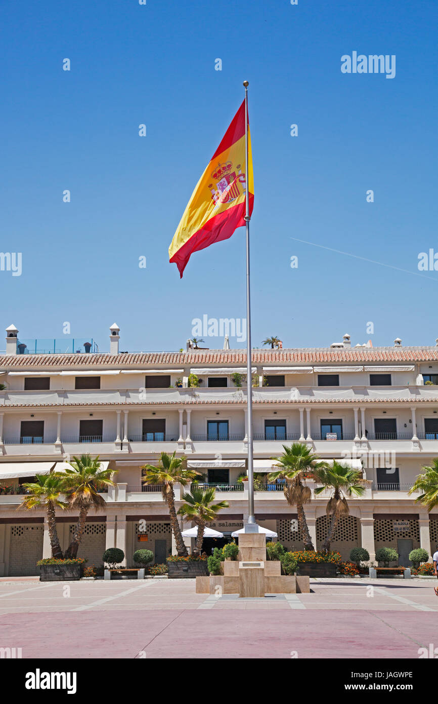 La Plaza de España, Nerja, Andalucía, Costa del Sol.La bandera española