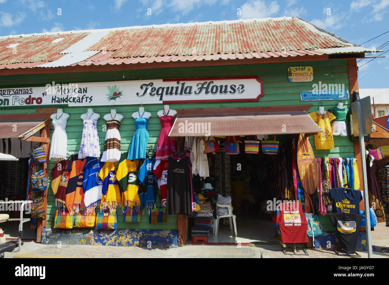 México,Quintana Roo,Cancun,negocios,souvenirs,ropa, artesanía Fotografía de  stock - Alamy