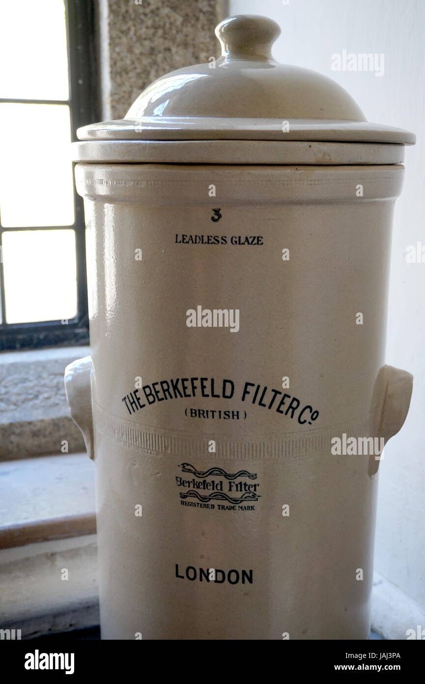 Filtro de agua de porcelana fotografías e imágenes de alta resolución -  Alamy