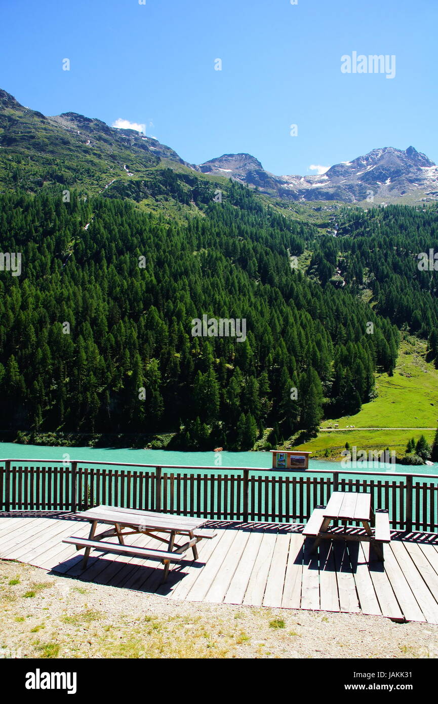 Plattform am Zufrittsee im Martelltal en Südtirol Foto de stock