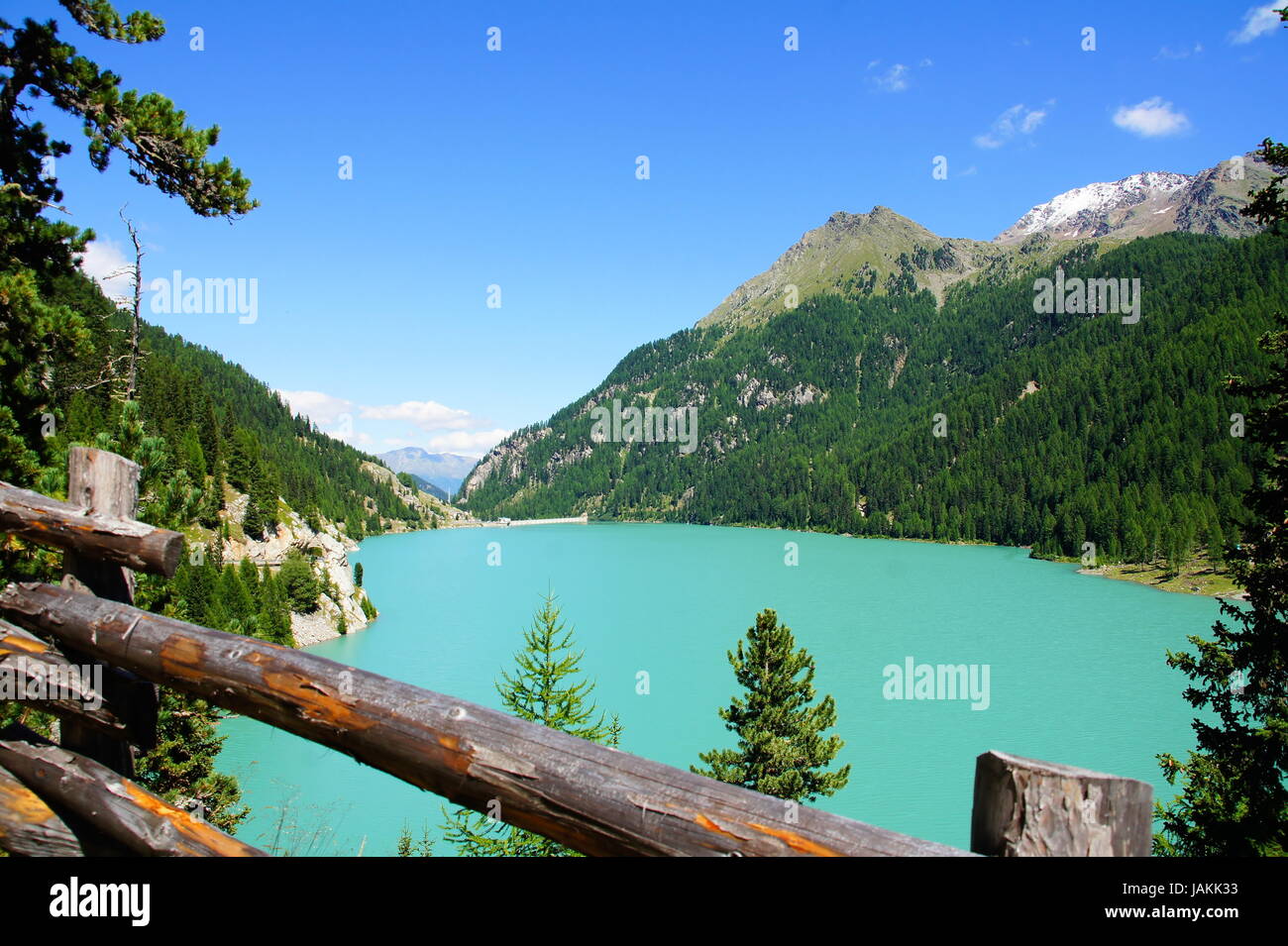 Im Zufrittsee Martelltal en Südtirol Foto de stock