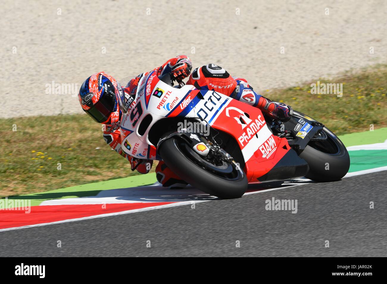 Mugello (Italia), el 3 de junio: Italiano Ducati Pramac rider Danilo Petrucci en 2017 OAKLEY GP de Italia de MotoGP en el circuito de Mugello Mugello el 3 de junio de 2017 Foto de stock