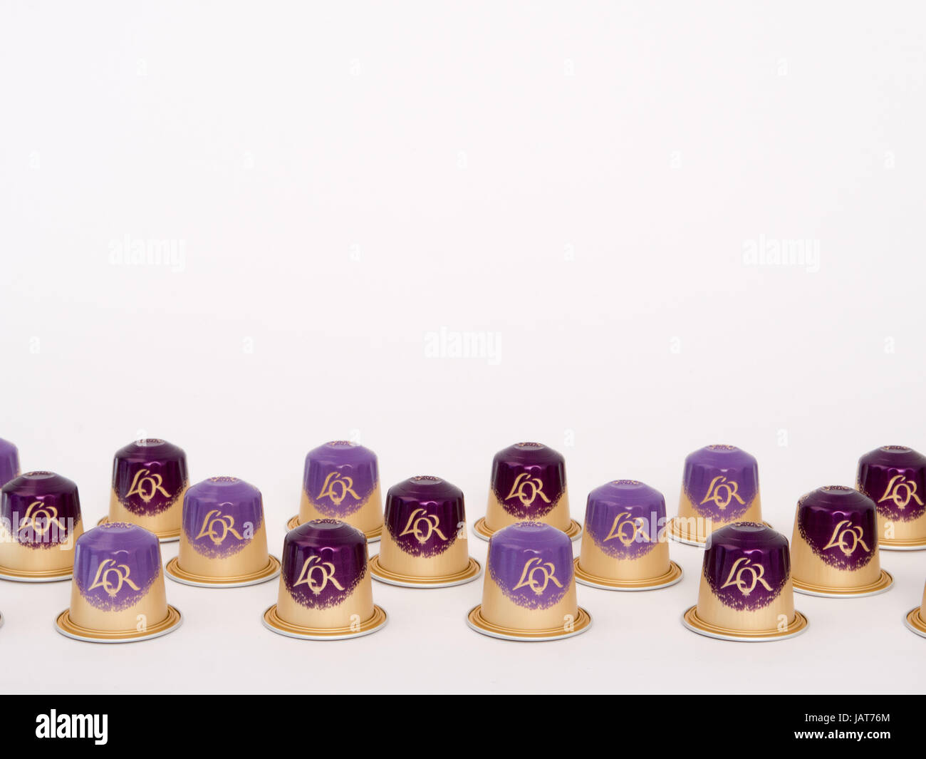 Nueva L'Or Espresso cápsulas de café de Marcilla. Las dosis de café están  hechos de aluminio haciéndolos reciclable y reducir los residuos Fotografía  de stock - Alamy