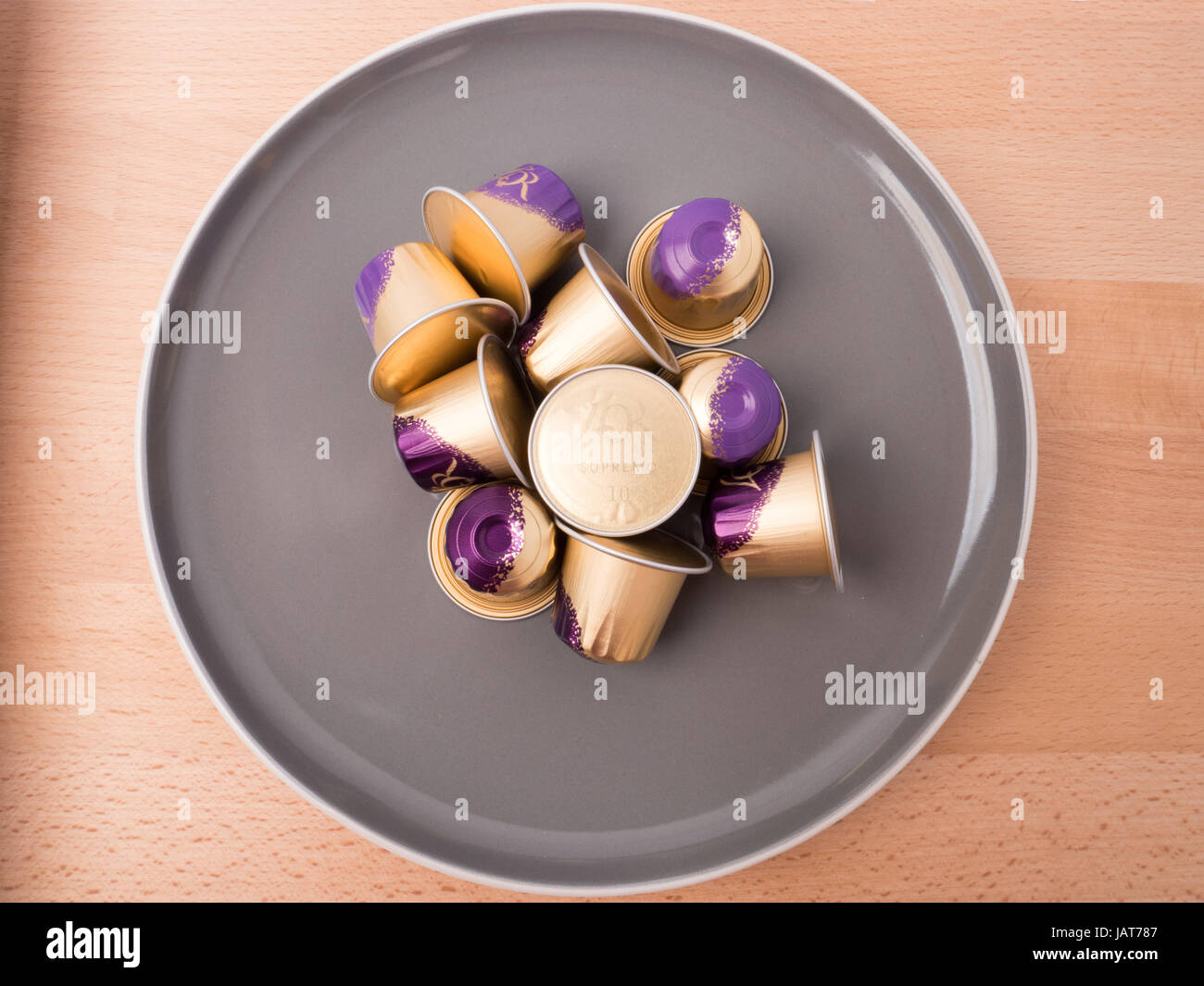 Nueva L'Or Espresso cápsulas de café de Marcilla. Las dosis de café están  hechos de aluminio haciéndolos reciclable y reducir los residuos Fotografía  de stock - Alamy