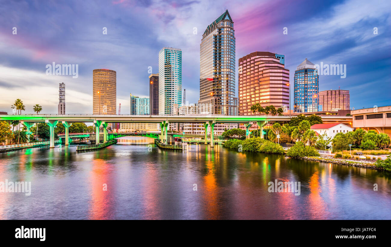 Tampa, Florida, EE.UU. ciudad en el río Hillsborough. Foto de stock