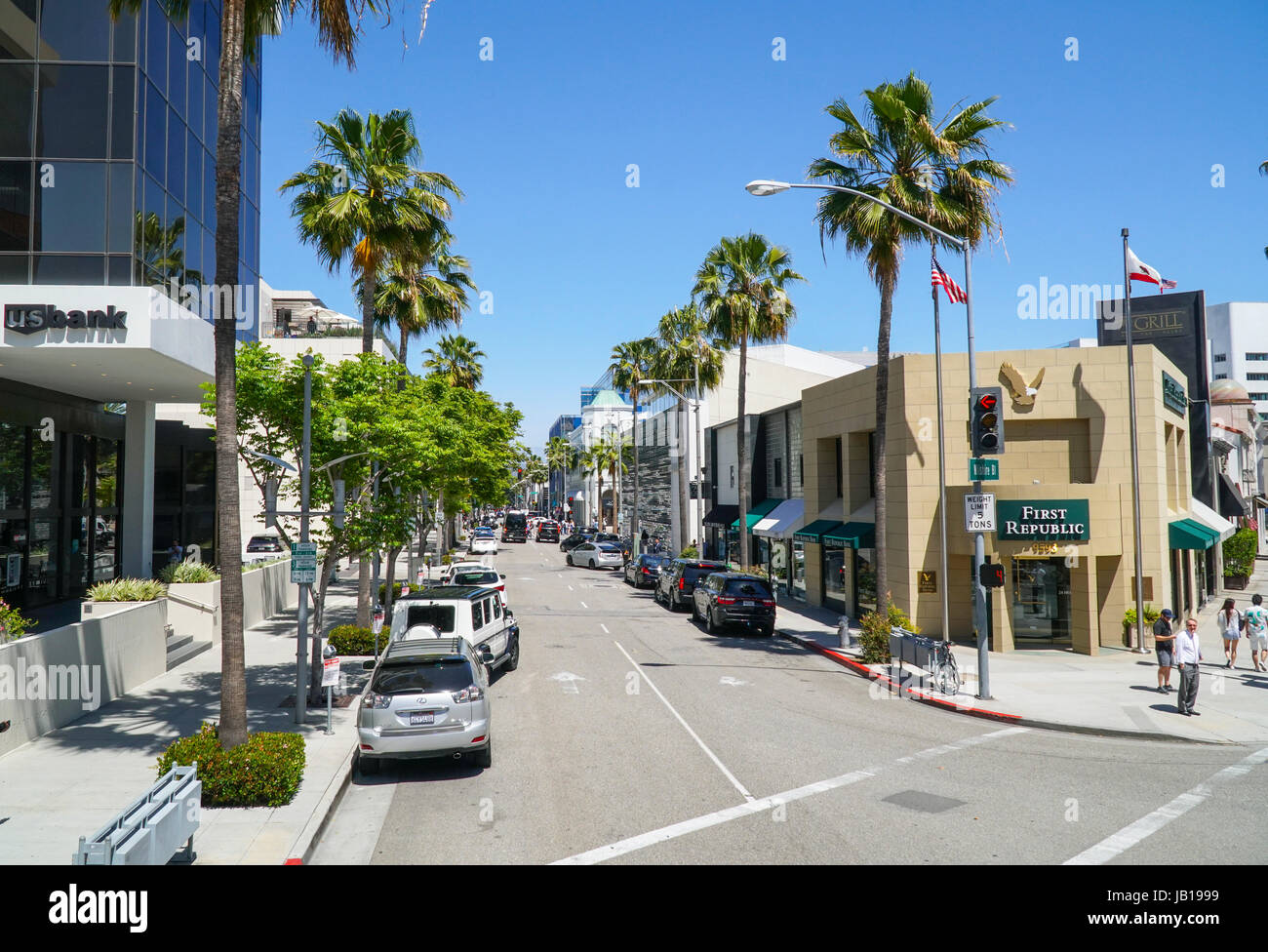 Vista de la calle en Beverly Hills en Wilshire Blvd., Los Angeles