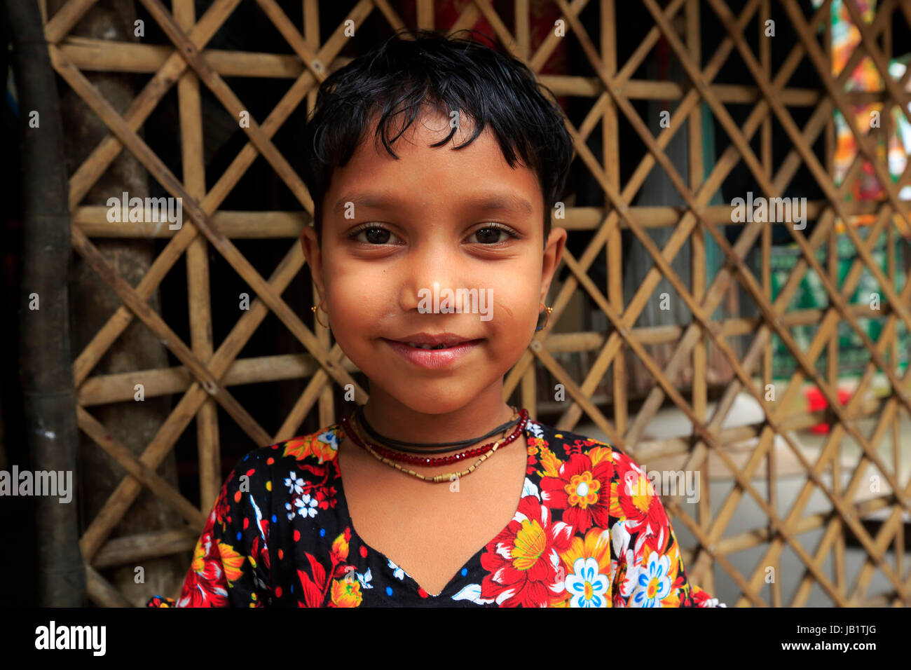 Retrato de una niña rural de Bangladesh. Narail, Bangladesh. Foto de stock