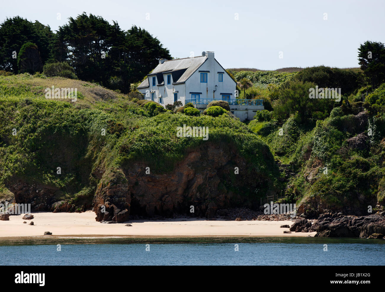 Casa de vacaciones en Huat, frente a la costa sur de Bretaña, France Foto de stock