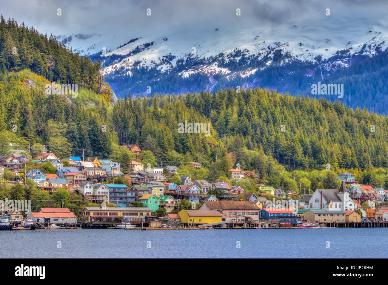 Los coloridos edificios en el puerto de cruceros de Ketchikan, Alaska, EE.UU. Foto de stock