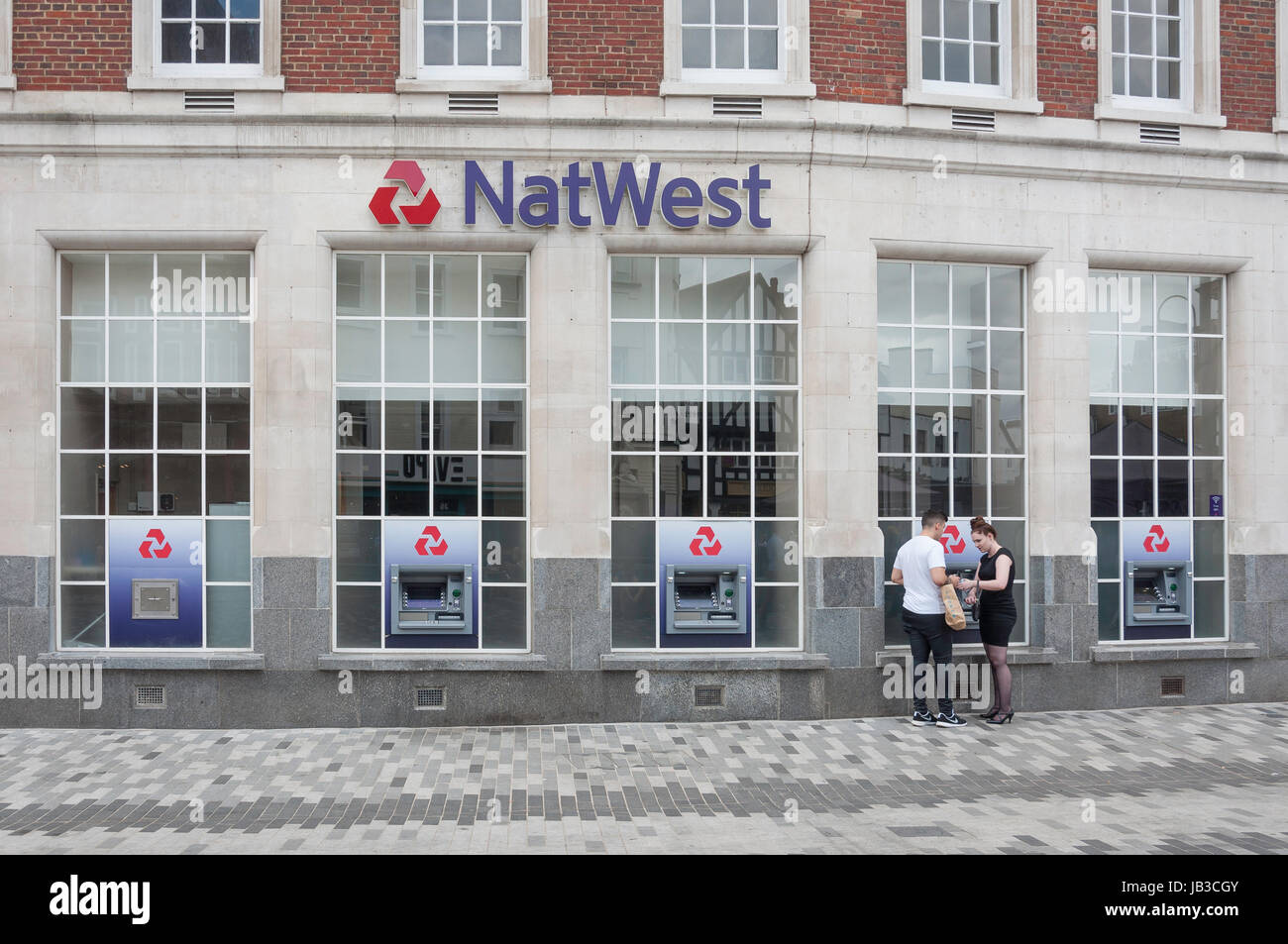 Nat West Bank cajeros automáticos en el mercado, Kingston upon Thames, Royal Borough of Kingston upon Thames, Londres, Inglaterra, Reino Unido Foto de stock