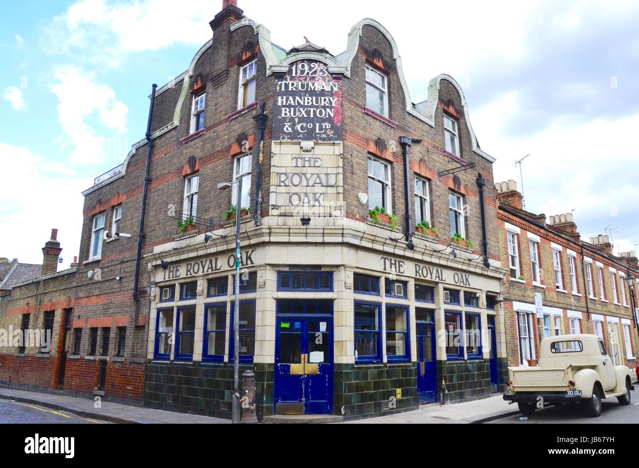 Resumen de un edificio en la orilla norte del Támesis, Londres Foto de stock