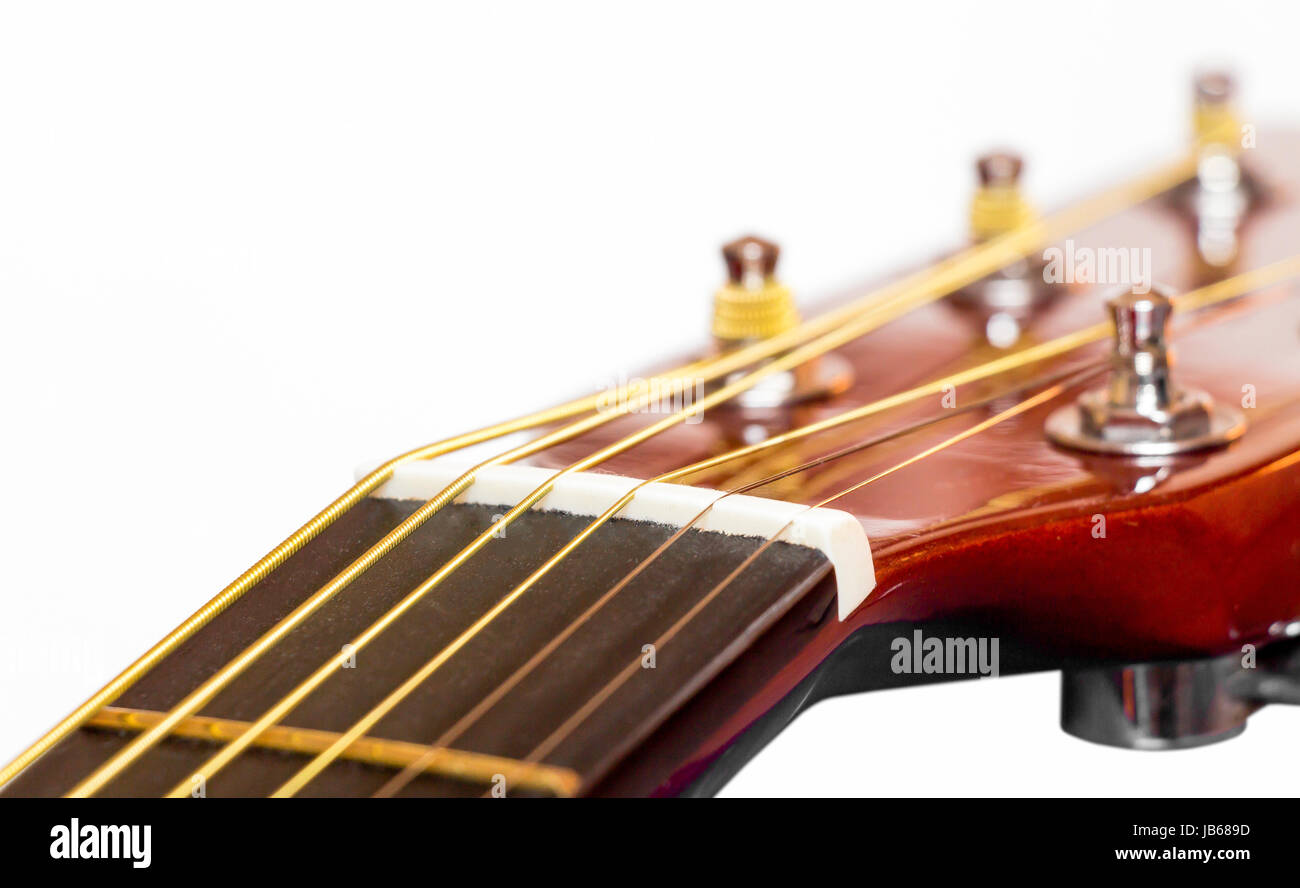 El mecanismo de madera cerca de la guitarra acústica Fotografía de stock -  Alamy