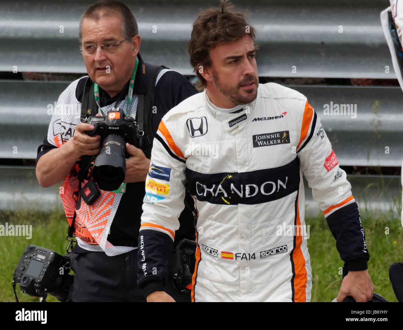 Montreal, Quebec, el 09/06/2017. Fernando Alonso terminó su primer práctica ejecutar cuando su coche dio a la pista en el Gran Premio de Canadá de Fórmula Uno celebrada en el circuito Gilles-Villeneuve de Montreal. Crédito: Richard prudhomme/Alamy Live News Foto de stock