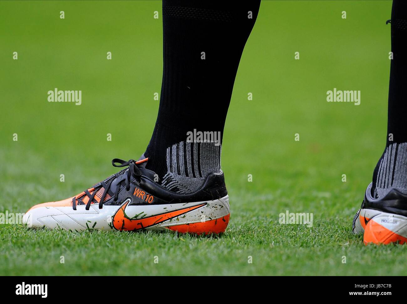 Nike boots fotografías e imágenes de alta resolución - Alamy