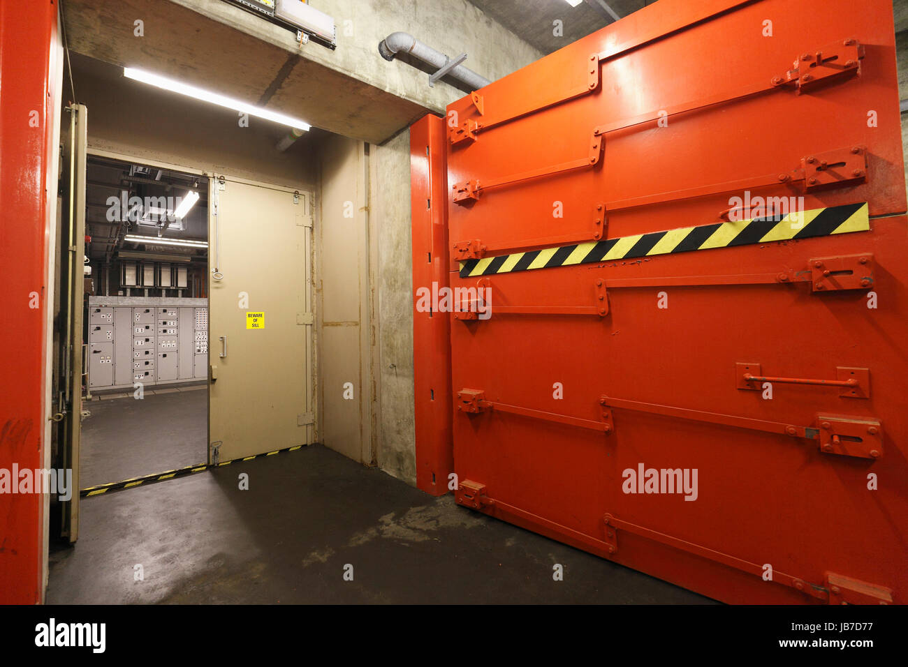 Puerta de bunker fotografías e imágenes de alta resolución - Alamy