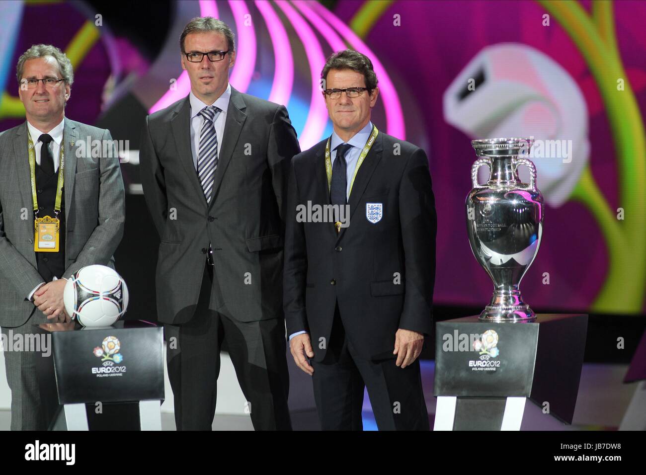 FABIO CAPELLO & EURO trofeo UEFA EURO 2012 Sorteo Final PALACIO DE ARTES UCRANIA Kiev, Ucrania, 02 de diciembre de 2011 Foto de stock