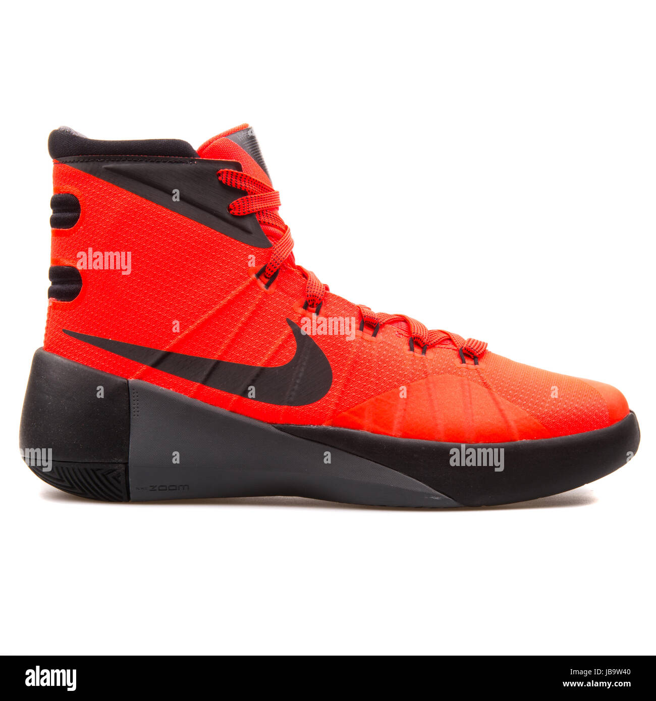 Nike 2015 (GS) Brillante color y negro zapatillas de baloncesto de la Juventud 759974-600 Fotografía de stock -
