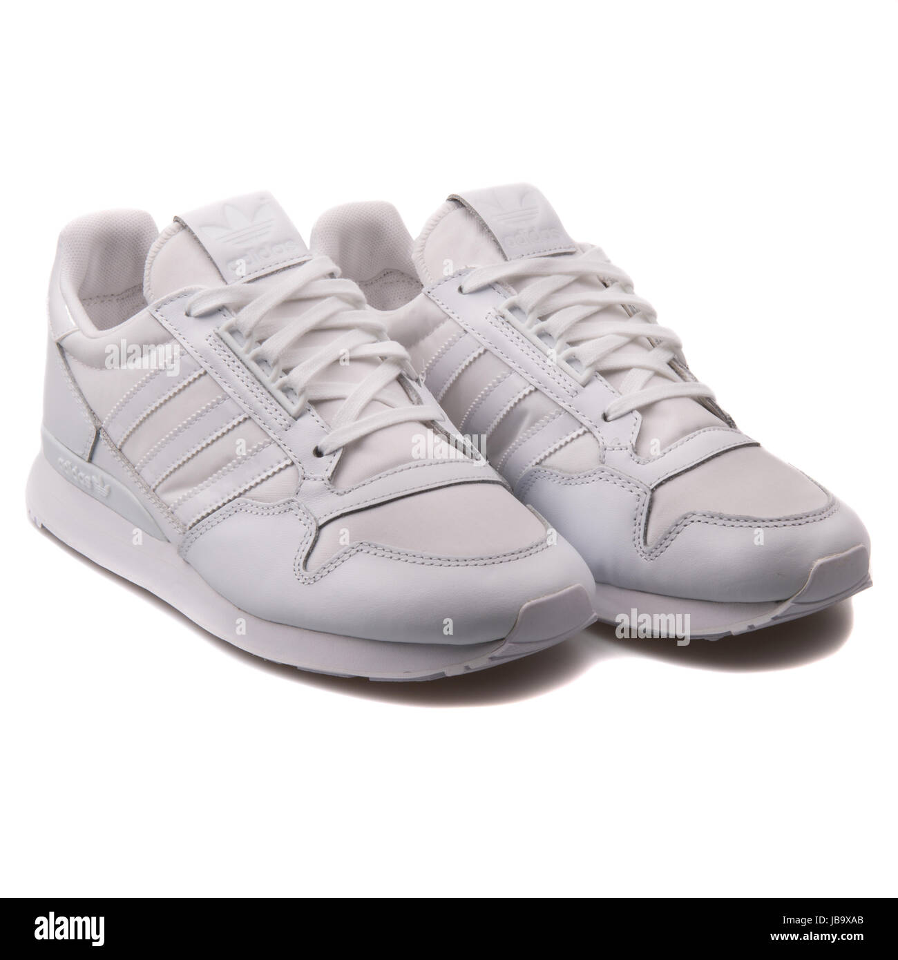 Encarnar Dirigir césped Adidas ZX 500 OG W Blanco mujer zapatos deportivos - B25600 Fotografía de  stock - Alamy