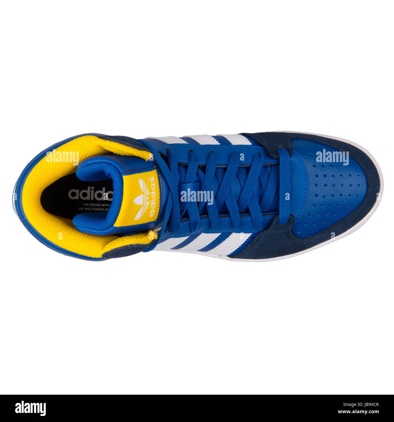 Adidas Pro 2 azul, blanco y amarillo, los deportes masculinos Sneakers - B35364 Fotografía stock Alamy