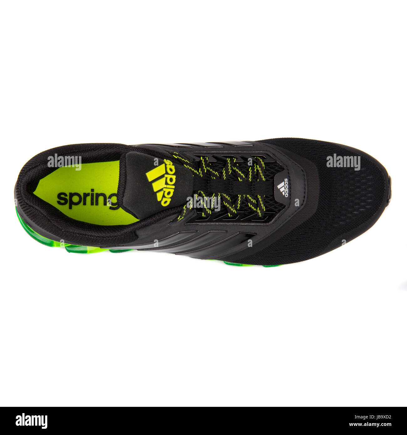 Adidas Springblade Drive 2 m negro y verde, Los hombres ejecutan Sneakers -  D69684 Fotografía de stock - Alamy