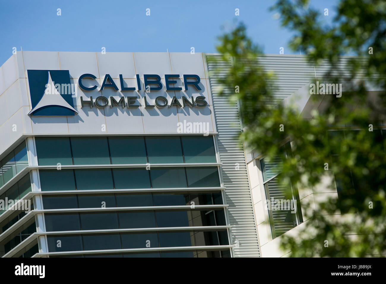 Un logotipo firmar fuera de la sede de calibre Home Loans, Inc., en Irving, Texas, el 29 de mayo de 2017. Foto de stock