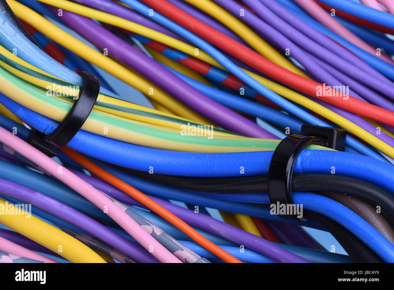 Color de cerca de cables eléctricos Foto de stock