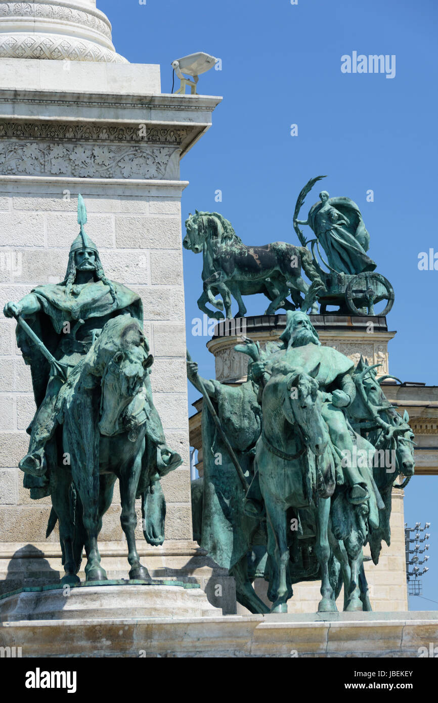 Hungría. Budapest.Monumento del Milenio en la Plaza de los Héroes. Detalle de los siete jefes de los Magiares Foto de stock