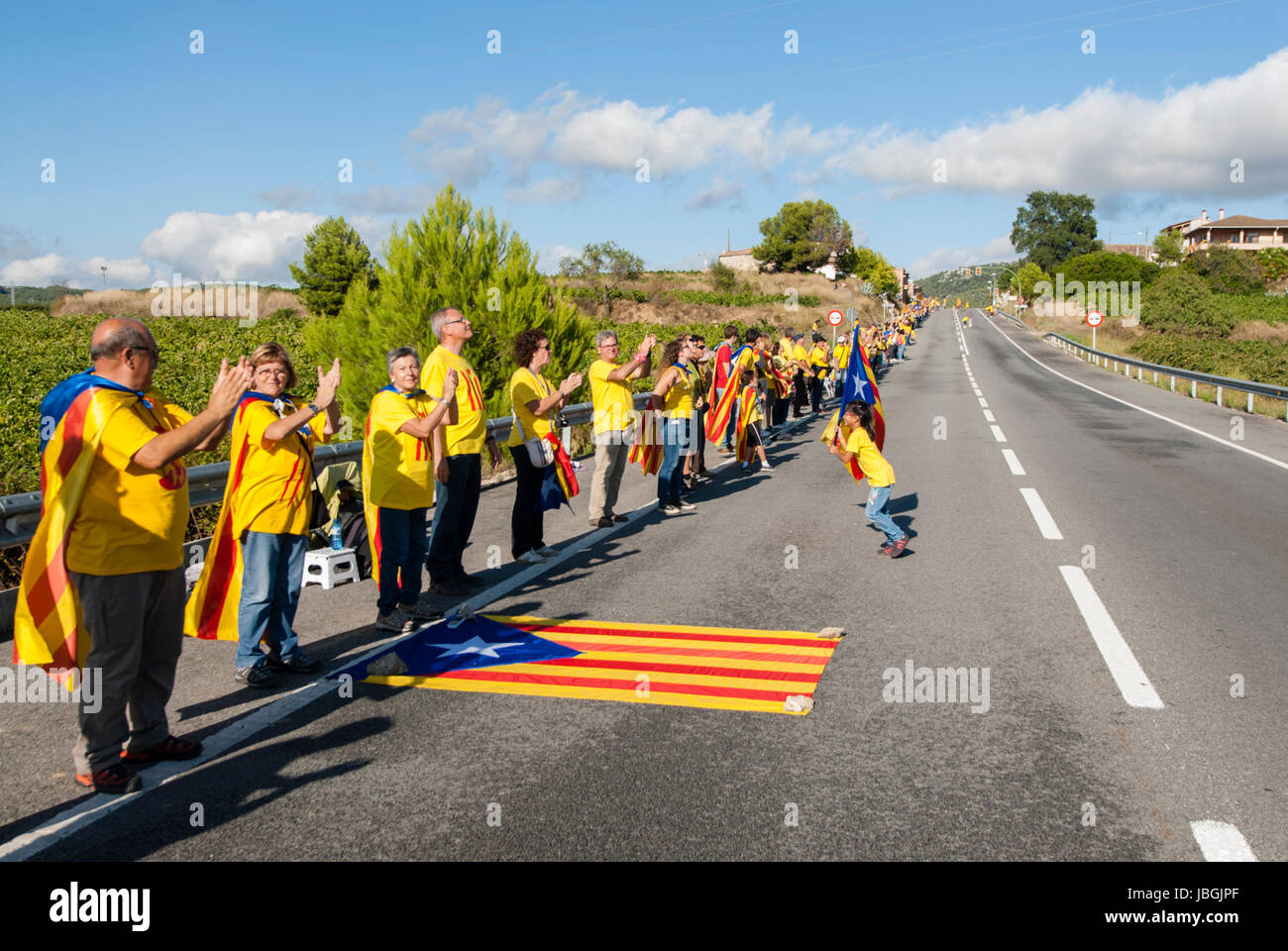 A través de Catalana de 2013. Cadena humana en catalán. Forma catalana  Fotografía de stock - Alamy