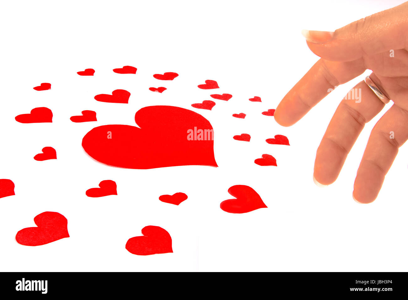 Muchos corazones para elegir y tomarlo en la mano un montón de