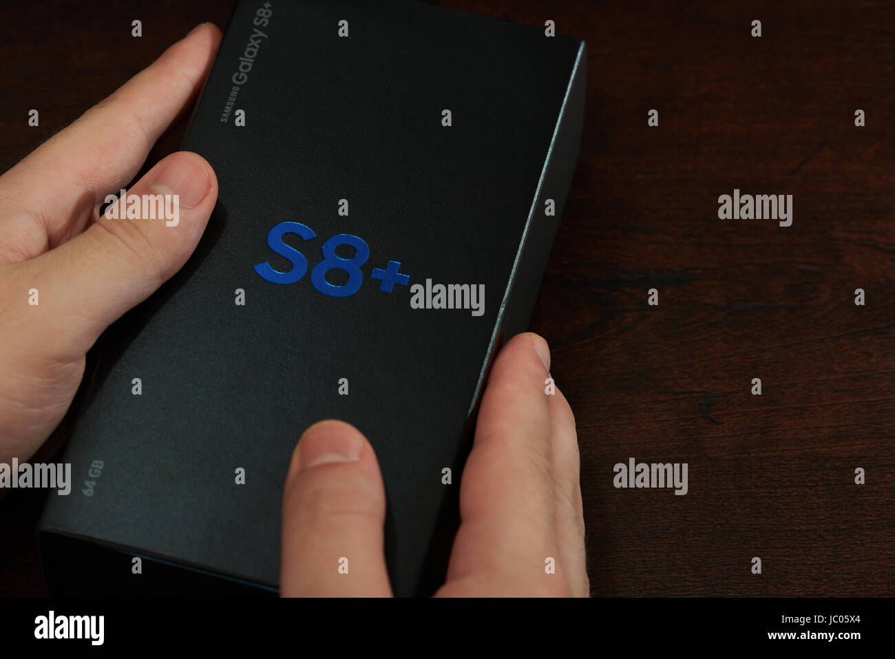 Samsung galaxy s8 plus fotografías e imágenes de alta resolución - Alamy